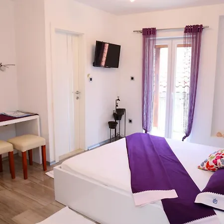 Nikolla 5 スプリト